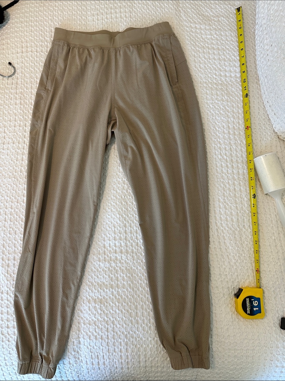 Lulu Lemon women’s Casual Jogger Pants in Tan